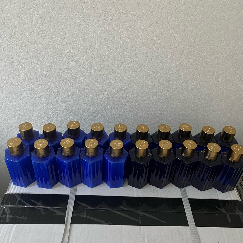 Fontainebleau 10 shampoo and 10 conditioners. Size bottle 3.4oz